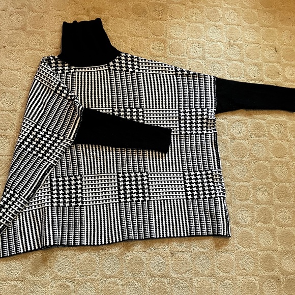 Joseph A Sweaters - Joseph A. black and white turtleneck
